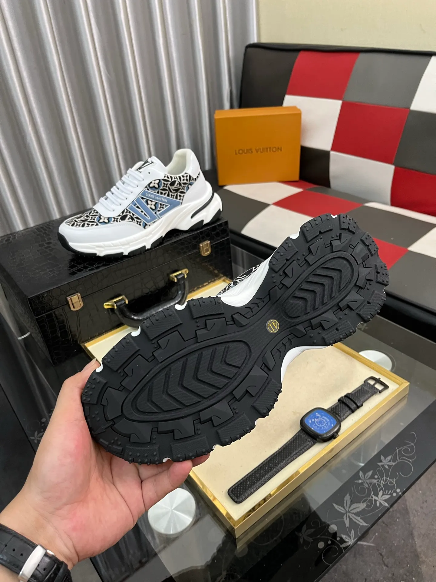 Men's shoes 💰458⌚️⌚️LV Louis Vuitton. The latest trendy casual shoes are popular in physical stores in sizes 38-44. New spring and summer comfortable imported custom original cowhide, unique jacquard fabric element design. With sheepskin lining, Lv original bottom, [sun][sun] high-end packaging and high quality💪Details determine the quality, you can enter and leave the counter at will, welcome to compare🇮🇹3️⃣colors available